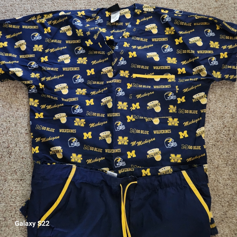 Michigan Wolverines Go Blue Scrub Top and Scrub Pants Womens Large.